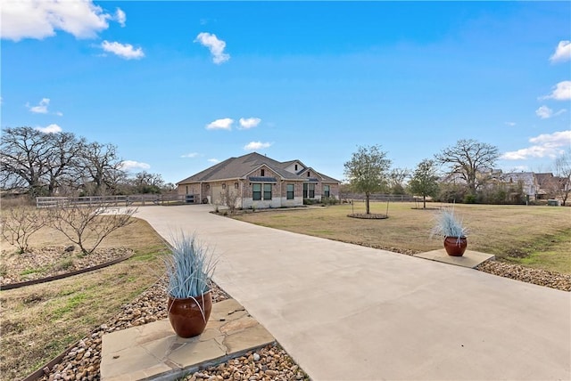 ranch-style house with a front yard