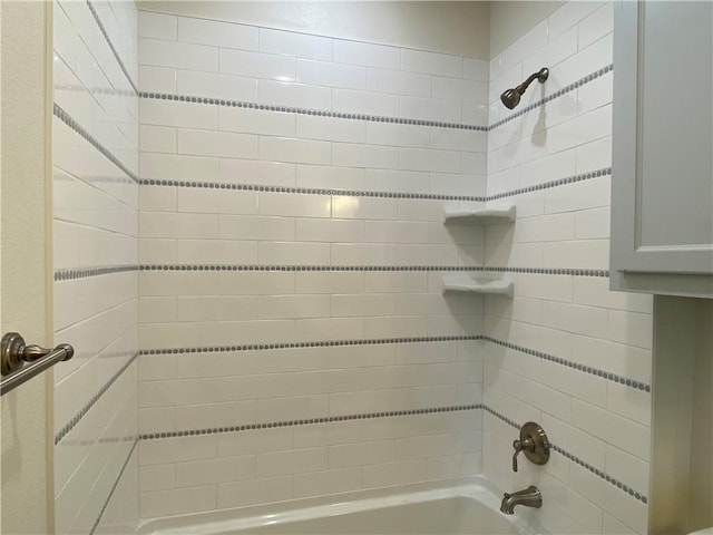 bathroom with tub / shower combination