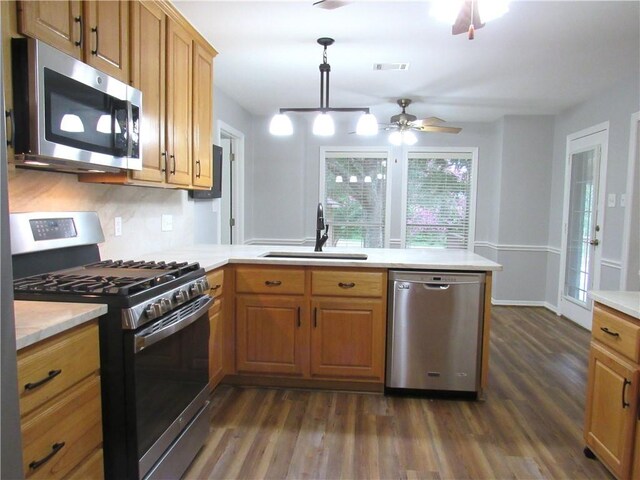 2400 Brookbend Dr, Brenham, TX 77833 - kitchen with appliances with stainless steel finishes, a ceiling fan, dark wood-style flooring, and a peninsula