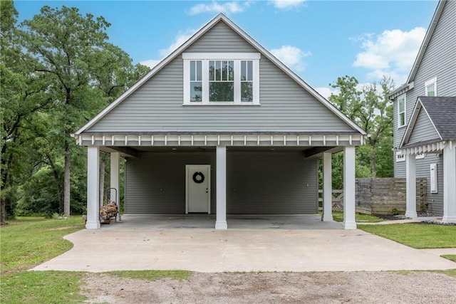view of front facade featuring fence, a carport, and driveway