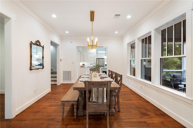 dining area featuring visible vents, baseboards, crown molding, and an inviting chandelier