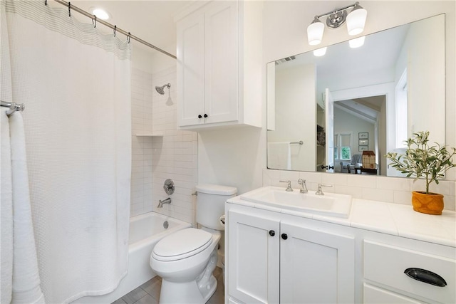full bath with vanity, shower / bath combo with shower curtain, toilet, and visible vents