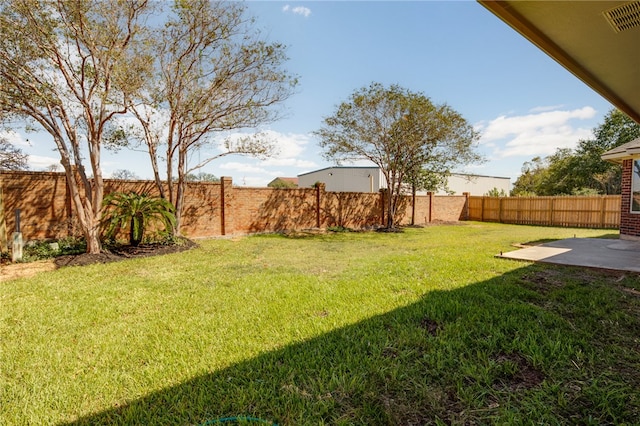 view of yard with a patio