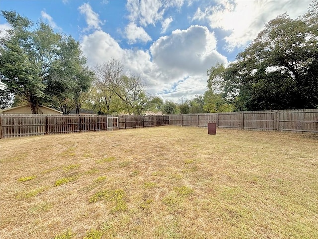 view of yard featuring a fenced backyard