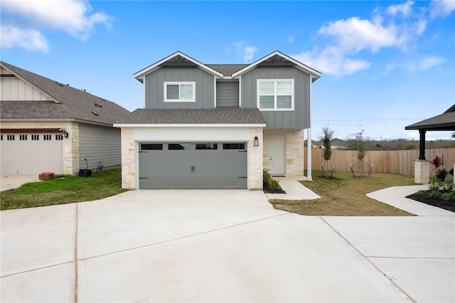 view of front of house featuring a front yard and a garage