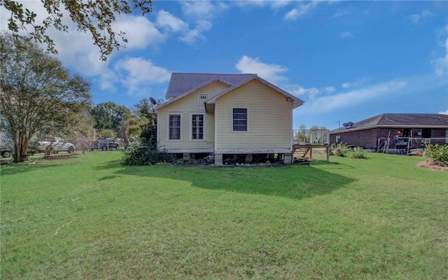 back of house featuring a yard