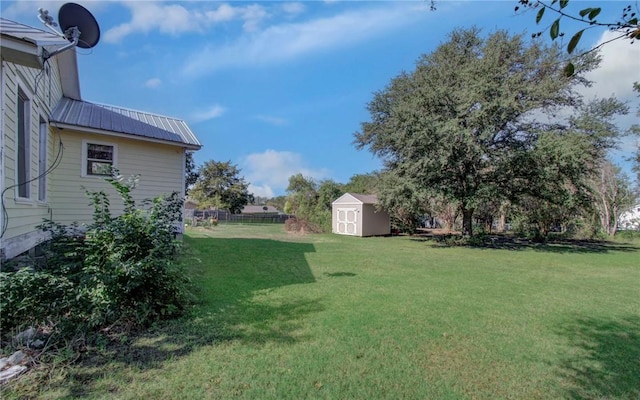 view of yard with a shed