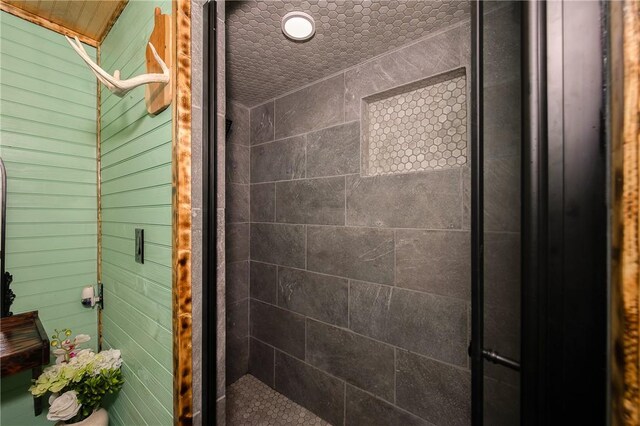 1004 S Magnolia St, Hearne, TX 77859 - bathroom with a shower stall