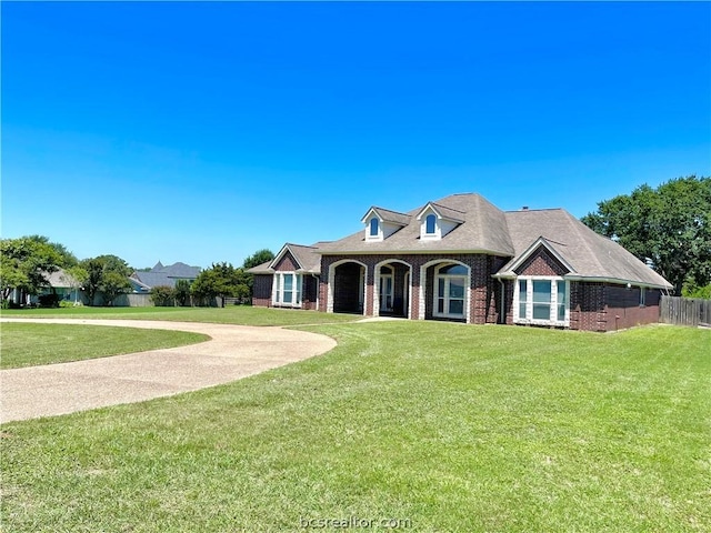 cape cod-style house featuring a front yard