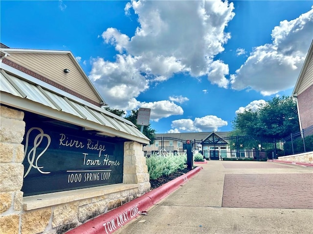 view of community / neighborhood sign