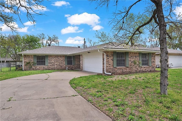 ranch-style home featuring a front lawn and a garage