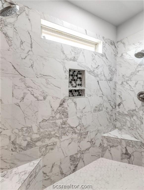 bathroom featuring a tile shower