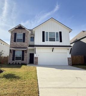 view of front facade featuring a garage and a front yard