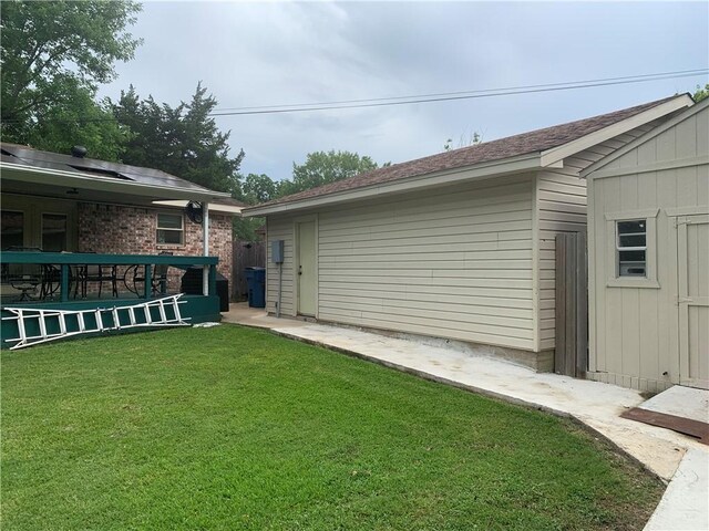 1707 Shawnee St, Navasota, TX 77868 - view of green lawn