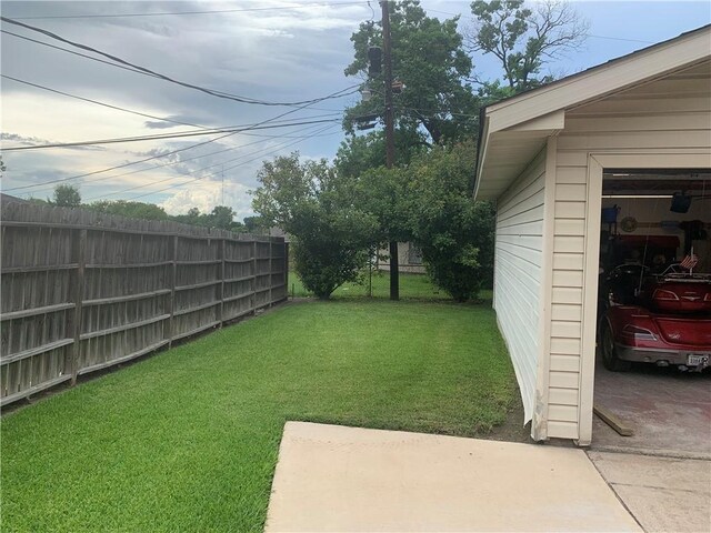 1707 Shawnee St, Navasota, TX 77868 - view of yard