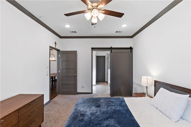 bedroom featuring ceiling fan, a barn door, light colored carpet, and ornamental molding