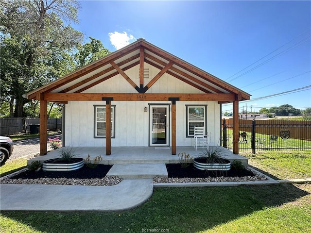 view of front facade with a porch