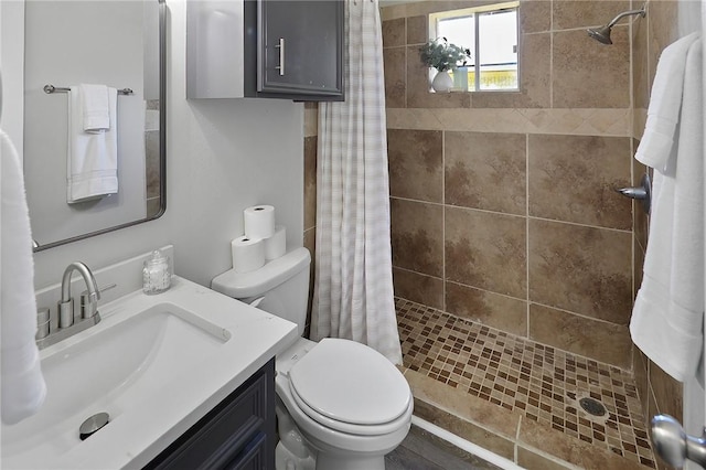 bathroom with a shower with shower curtain, vanity, and toilet