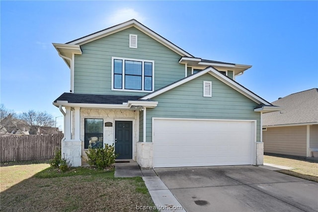 view of front of property featuring a front yard