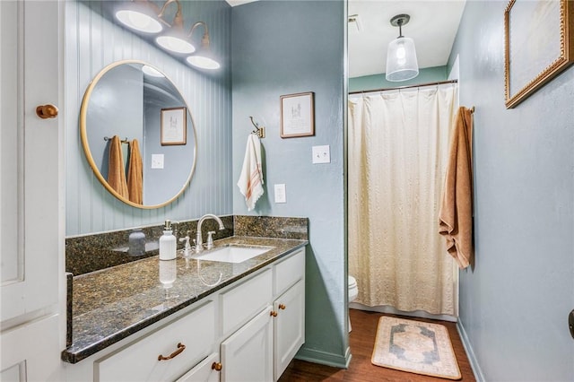 full bath featuring vanity, wood finished floors, toilet, and a shower with curtain