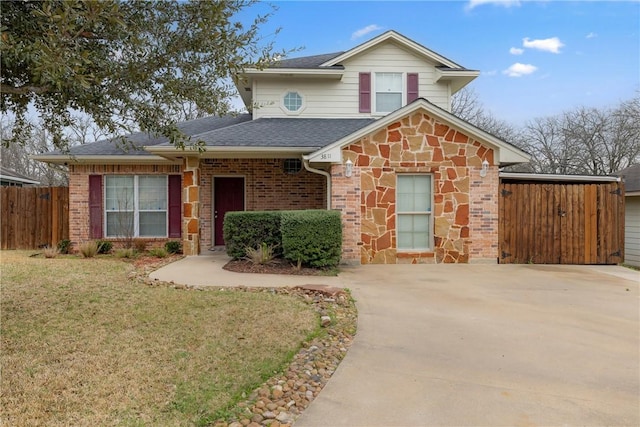 front of property with a front lawn