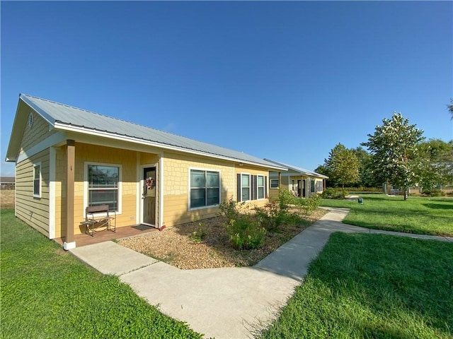 ranch-style home with a front lawn