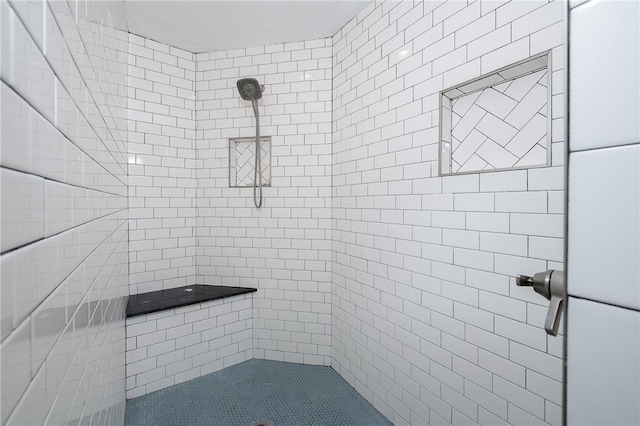 bathroom featuring a tile shower