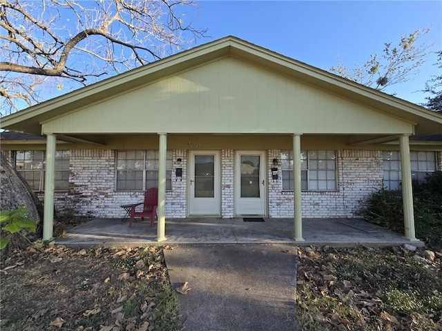 view of front of home featuring a porch