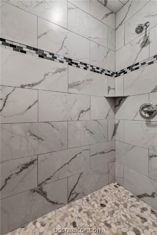 details featuring a tile shower