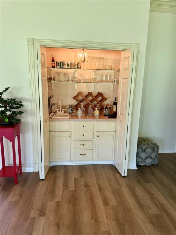 40 Casper Pl, Hilltop Lakes, TX 77871 - indoor wet bar featuring wood finished floors