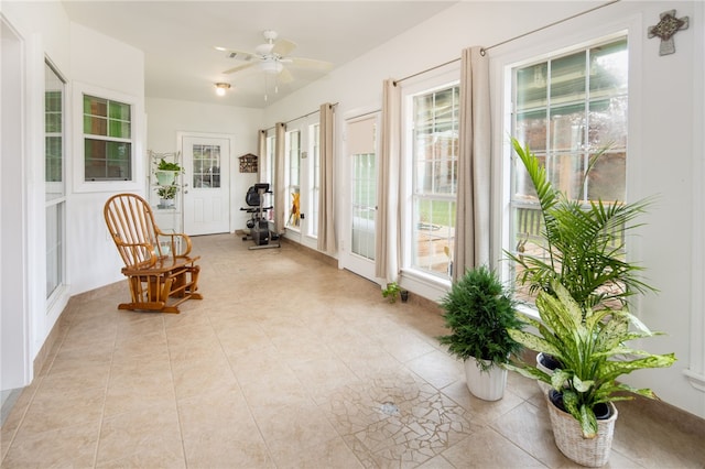 sunroom / solarium featuring a ceiling fan