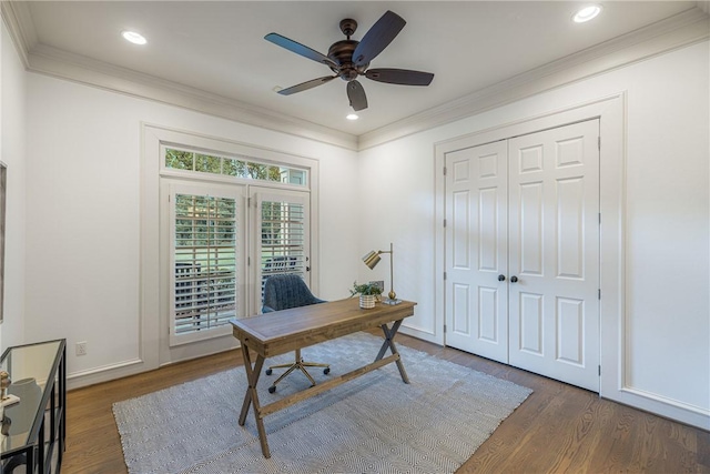 office space with dark wood-style flooring, baseboards, ceiling fan, ornamental molding, and recessed lighting