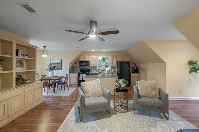 living area with wood finished floors, visible vents, recessed lighting, ceiling fan, and baseboards