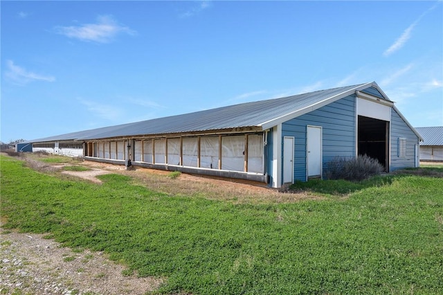 exterior space featuring a lawn