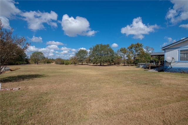 view of yard featuring a rural view