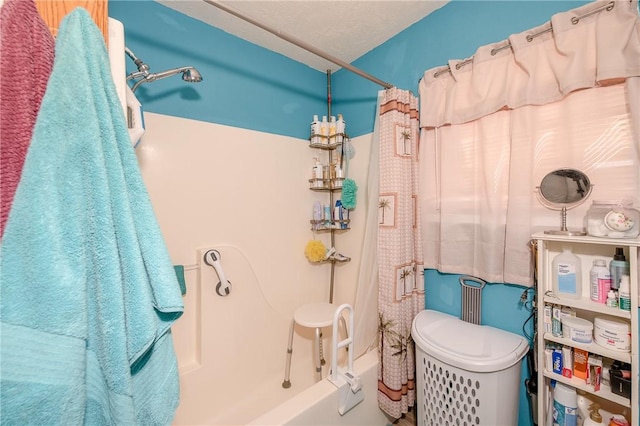 bathroom with shower / tub combo