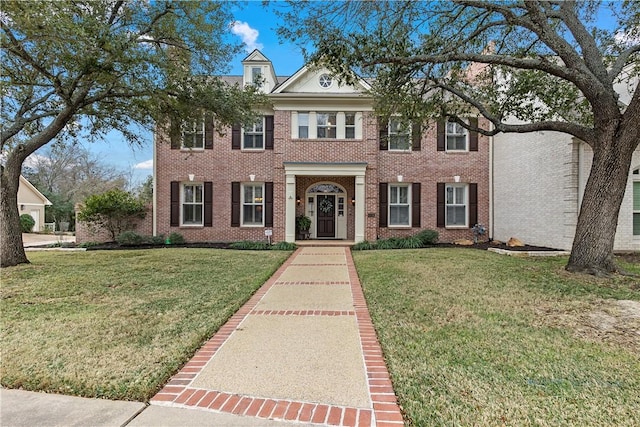 view of front of home featuring a front lawn