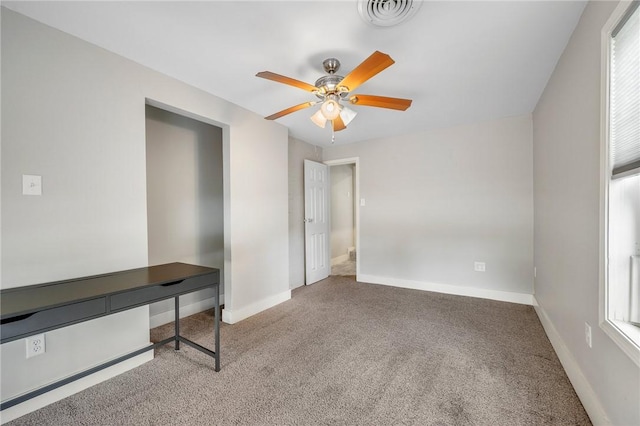 carpeted empty room featuring ceiling fan