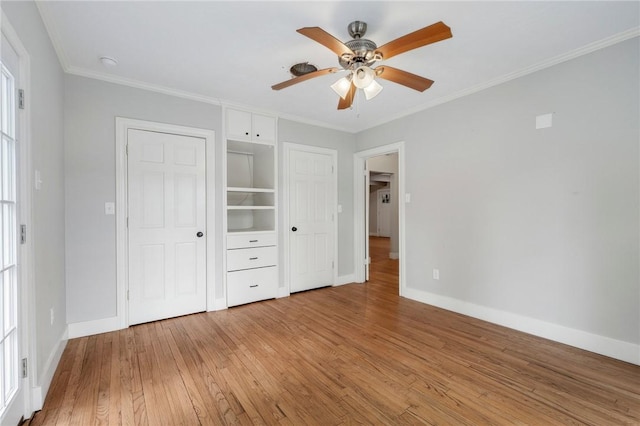 unfurnished bedroom featuring light hardwood / wood-style flooring, ceiling fan, and crown molding