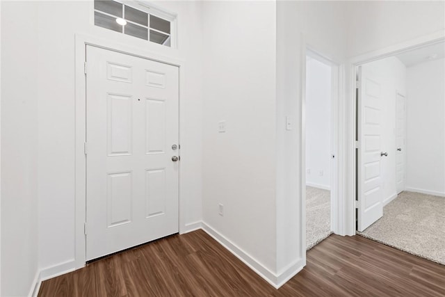 entryway featuring baseboards and dark wood-style flooring