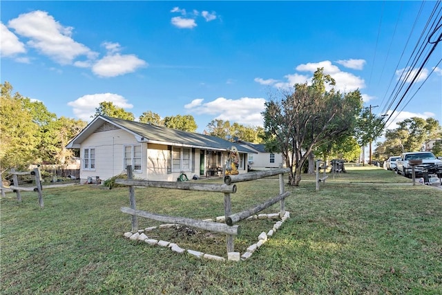 view of front facade with a front lawn