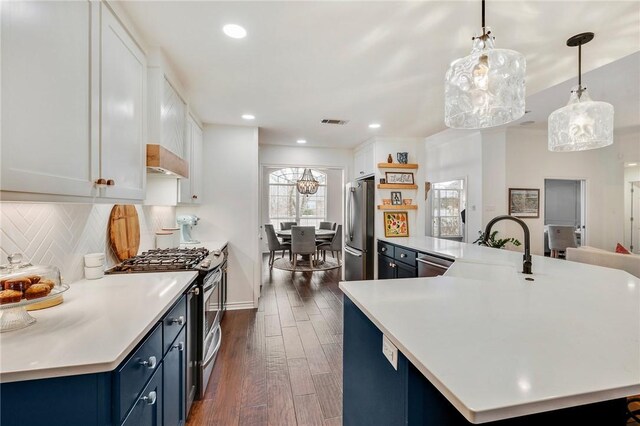 kitchen featuring tasteful backsplash, visible vents, dark wood-type flooring, appliances with stainless steel finishes, and a sink