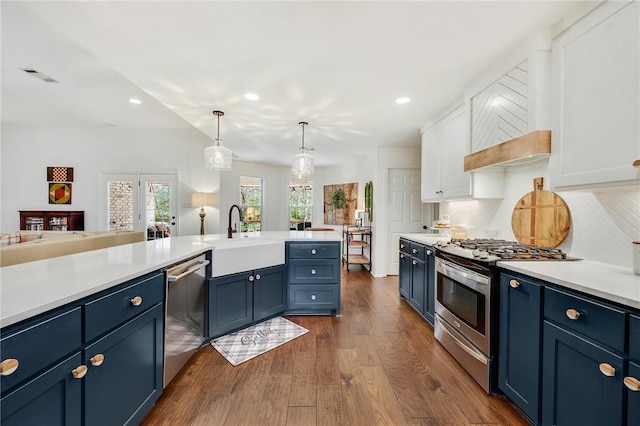 kitchen featuring visible vents, blue cabinetry, stainless steel appliances, and a sink