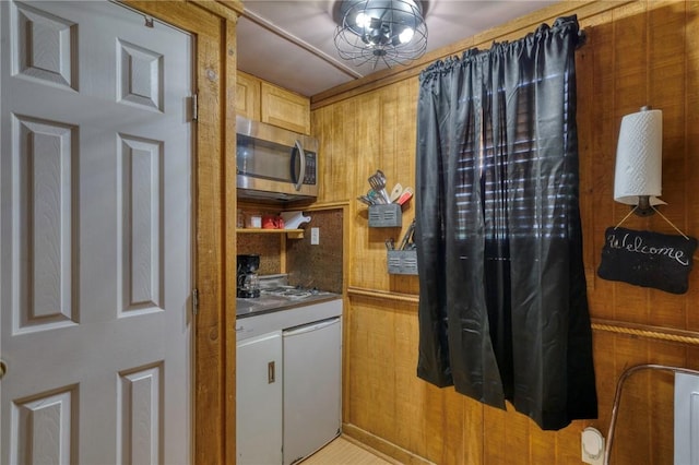 1681 Union Rd, Madisonville, TX 77864 - kitchen featuring stainless steel microwave