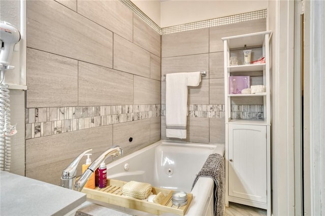 1681 Union Rd, Madisonville, TX 77864 - full bathroom featuring a whirlpool tub