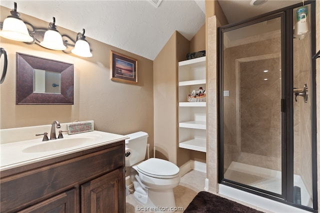 bathroom featuring vanity, a textured ceiling, lofted ceiling, toilet, and a shower with shower door