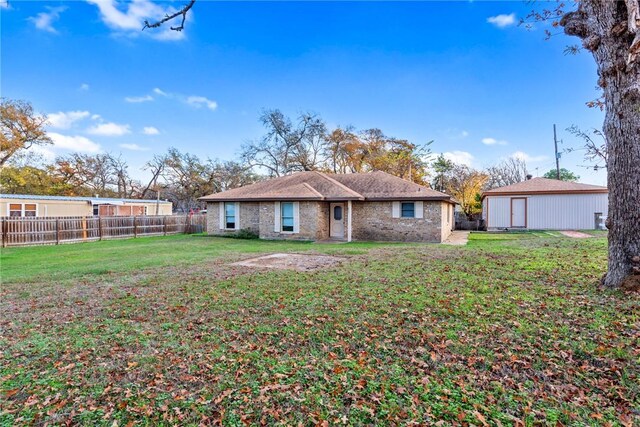 back of house featuring a yard