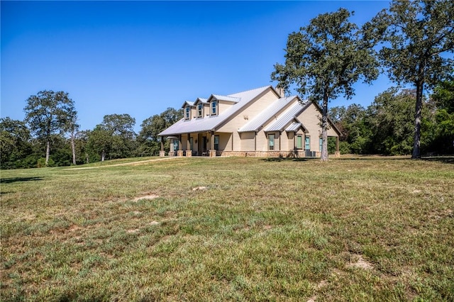 view of front of home featuring a front yard