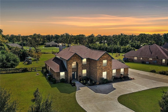 view of front of house featuring a yard