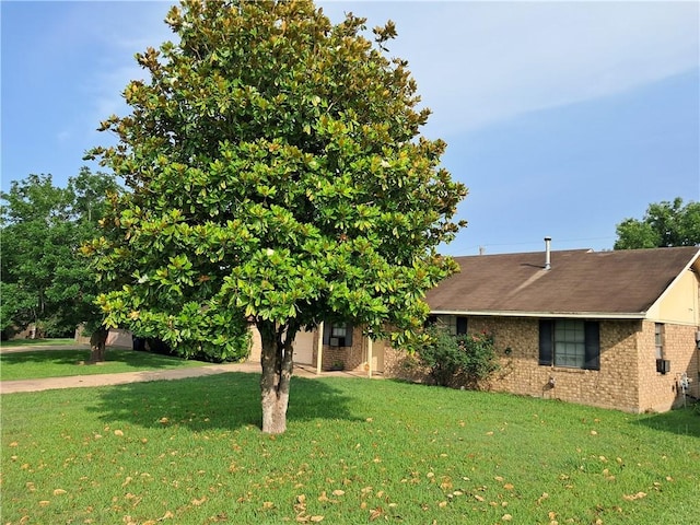 1202 Cheyenne Dr, Brenham, TX 77833 - view of front of property with a front lawn and brick siding